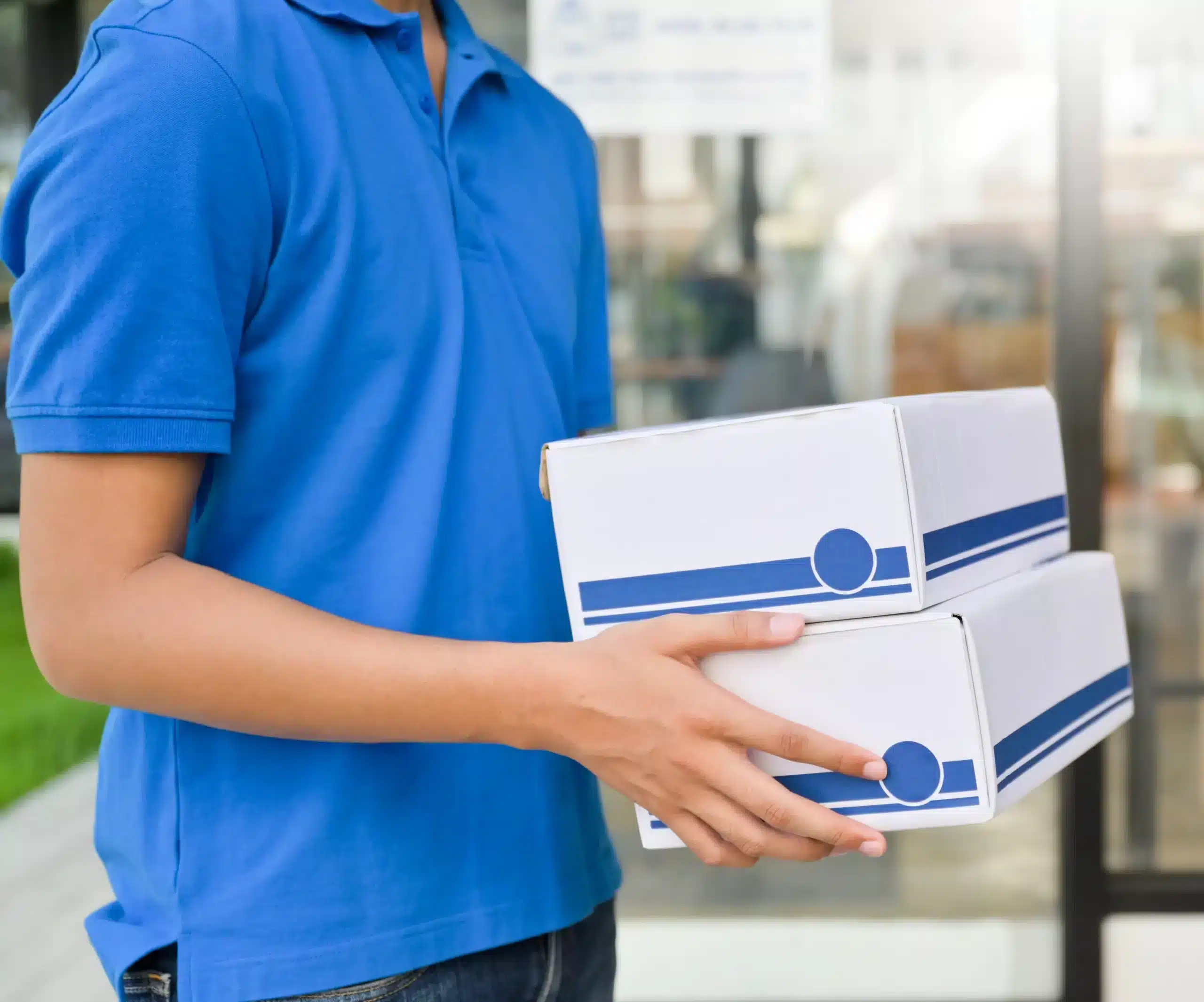 officer-delivers-parcel-customer-home officer-delivers-parcel-customer-home