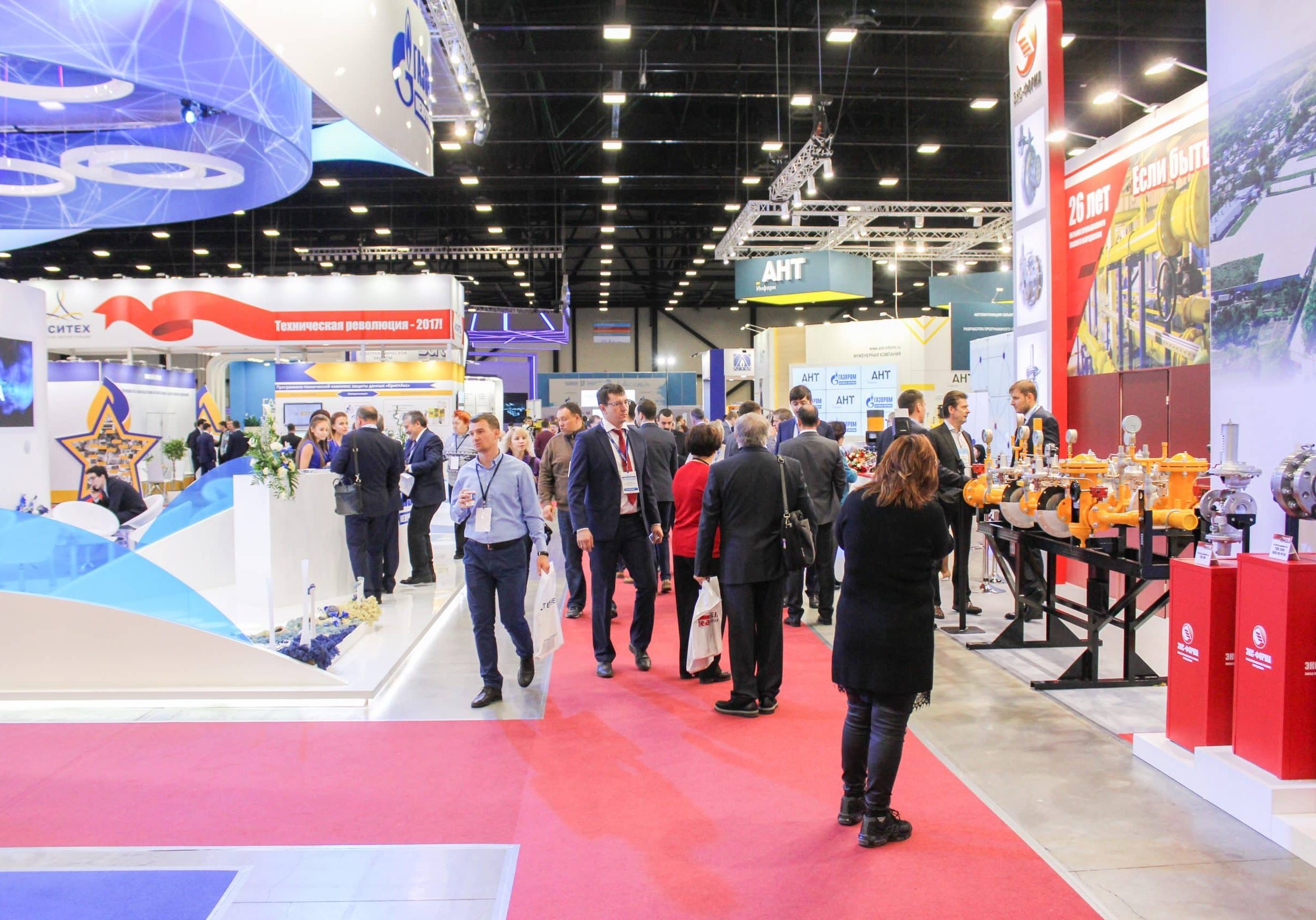 Visitors among the stands of companies. Exhibitions & Events ESO Logistics
